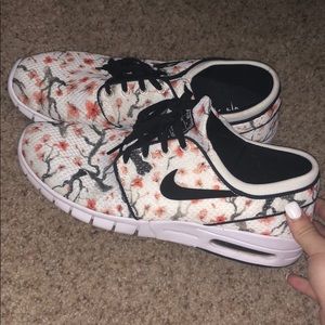 Great nike janoski tennis shoes!!!